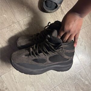 Men's High-Top Athletic Boot in Dark Brown